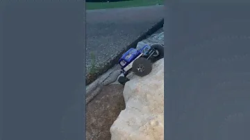 Kraken VRD F10s BFGs stays planted! Like&Subscribe! #rockpiratesrc #rccrawler #vanquishproducts #fun
